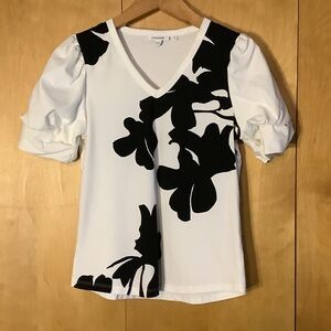 Chico’s white and black puff sleeve top, size small (Chico’s size 0)